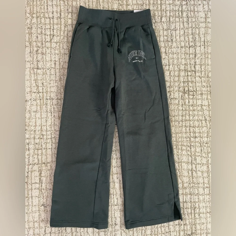 Nike Sportswear Phoenix Fleece High Waisted Wide Leg Sweatpants - Picture 3 of 10